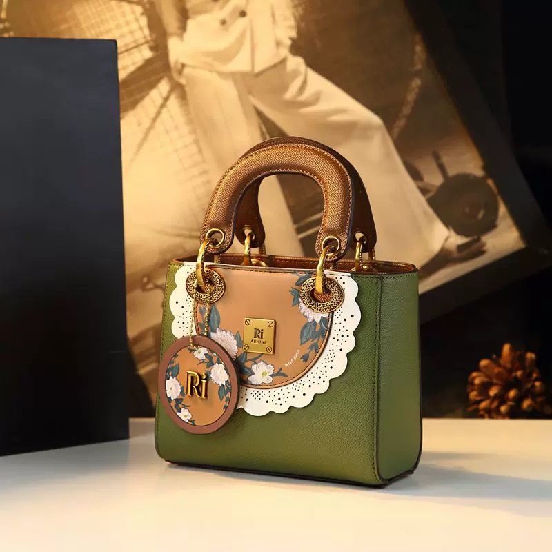 High-end niche embroidered lace hand-held Princess Diana bag women's 2026 new foreign trade cross-border shoulder crossbody bag