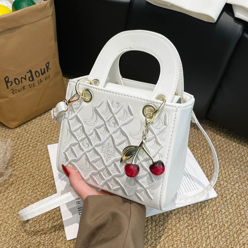 Red high-end heavy-duty embroidery handheld Princess Diana bag cross-border big-name fashion embroidered shoulder crossbody women's bags